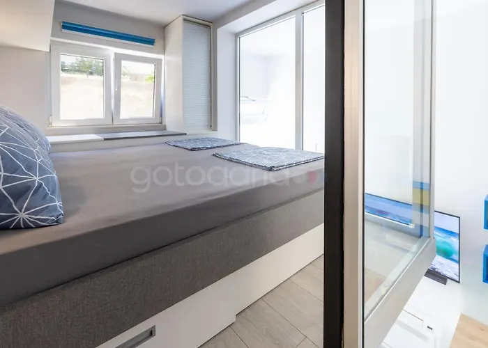 Modern Duplex Studio Tommy