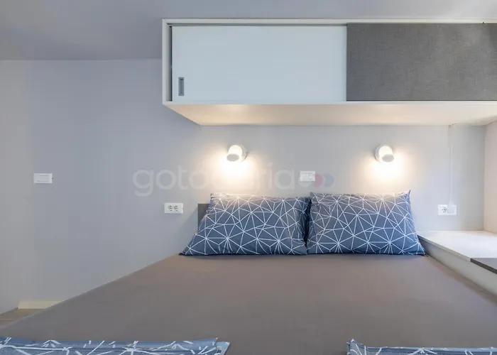Modern Duplex Studio Tommy
