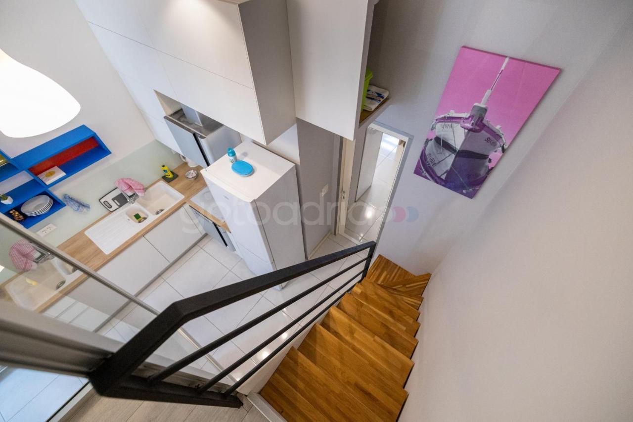 Modern Duplex Tommy Apartment