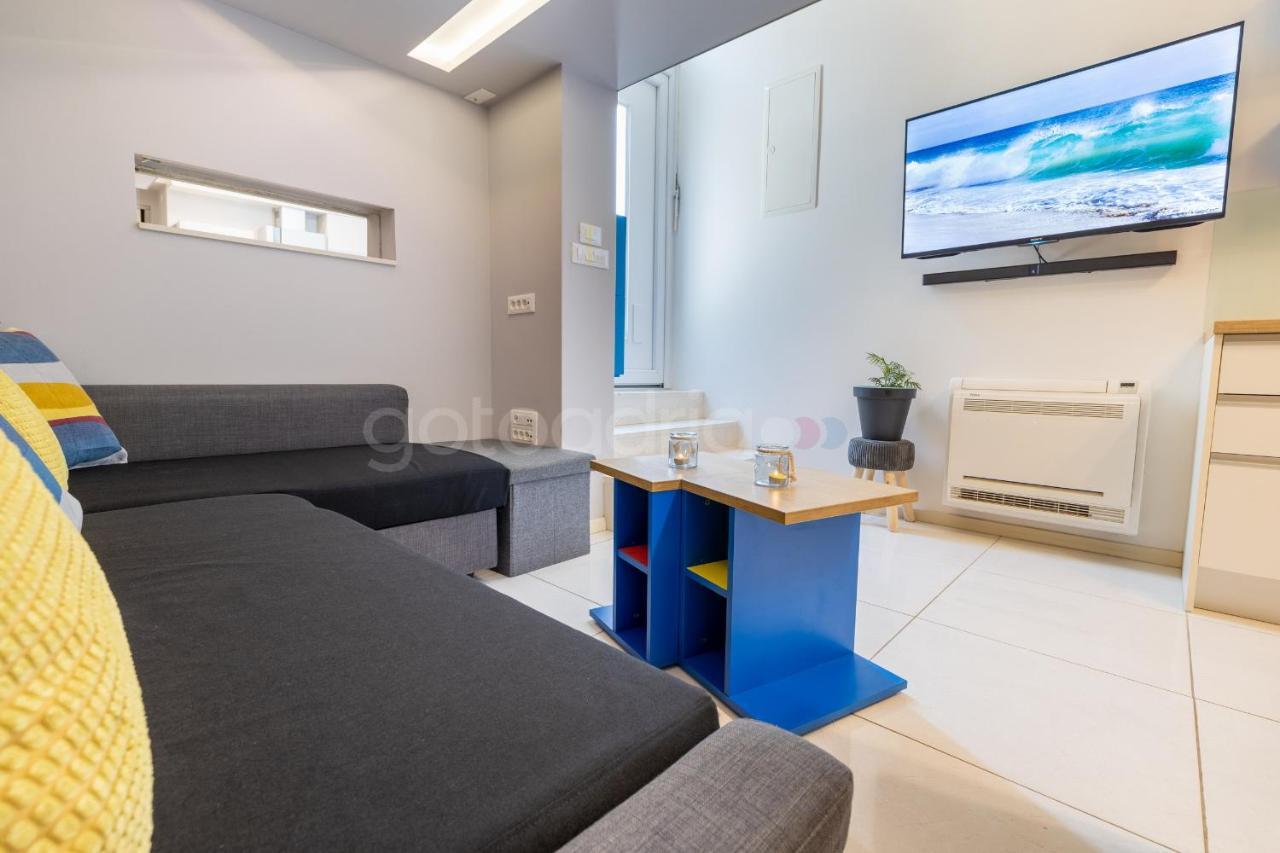 Modern Duplex Tommy Apartment