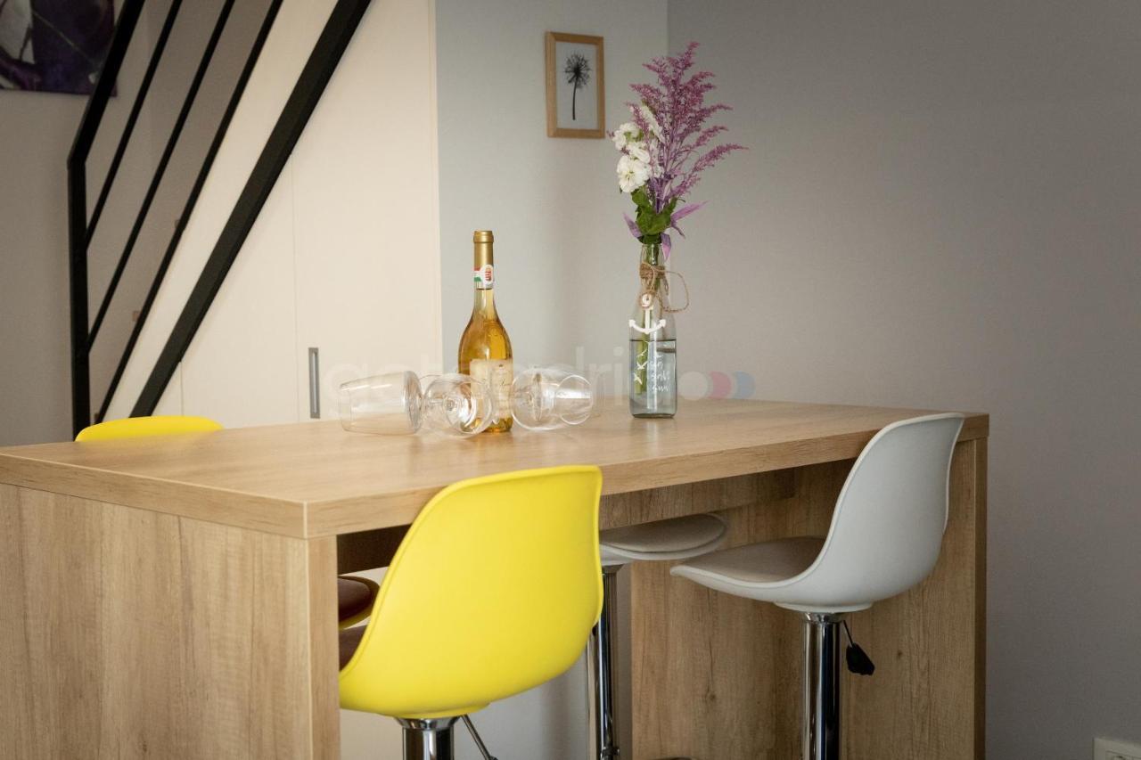 Modern Duplex Tommy Apartment *