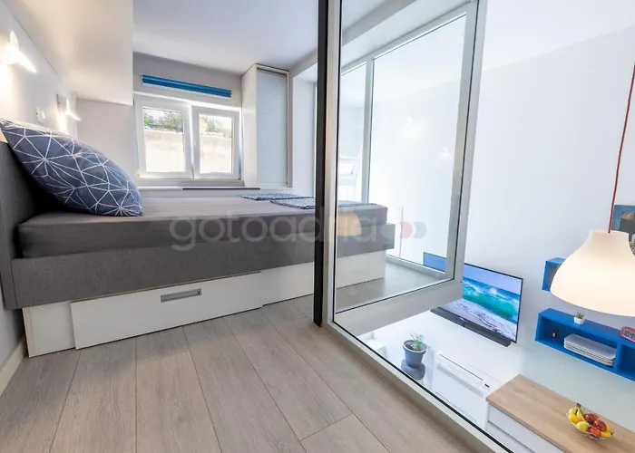 Modern Duplex Studio Tommy